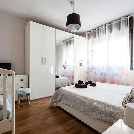 Hostly - Family Strada Dell'olio - Brand New 2br, 2 Bathrooms With Ac Apartment