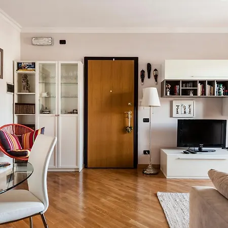 Hostly - Family Strada Dell'olio - Brand New 2br, 2 Bathrooms With Ac Apartment *