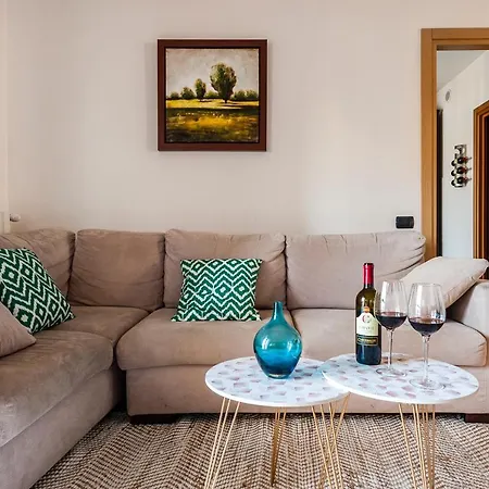 Hostly - Family Strada Dell'olio - Brand New 2br, 2 Bathrooms With Ac
