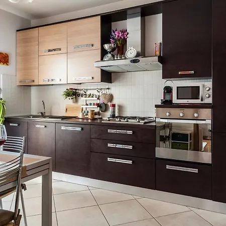 Hostly - Family Strada Dell'olio - Brand New 2br, 2 Bathrooms With Ac
